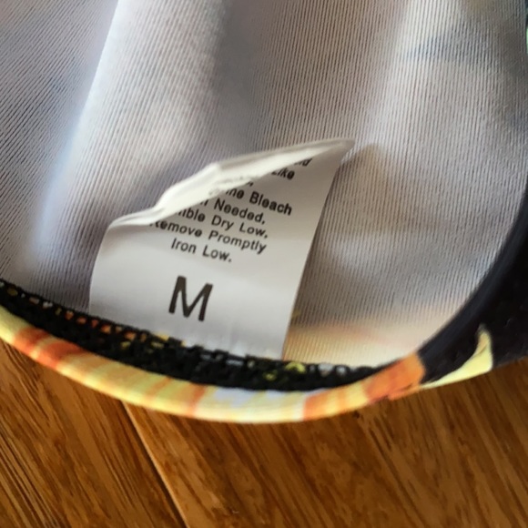 Bikini - Picture 3 of 3